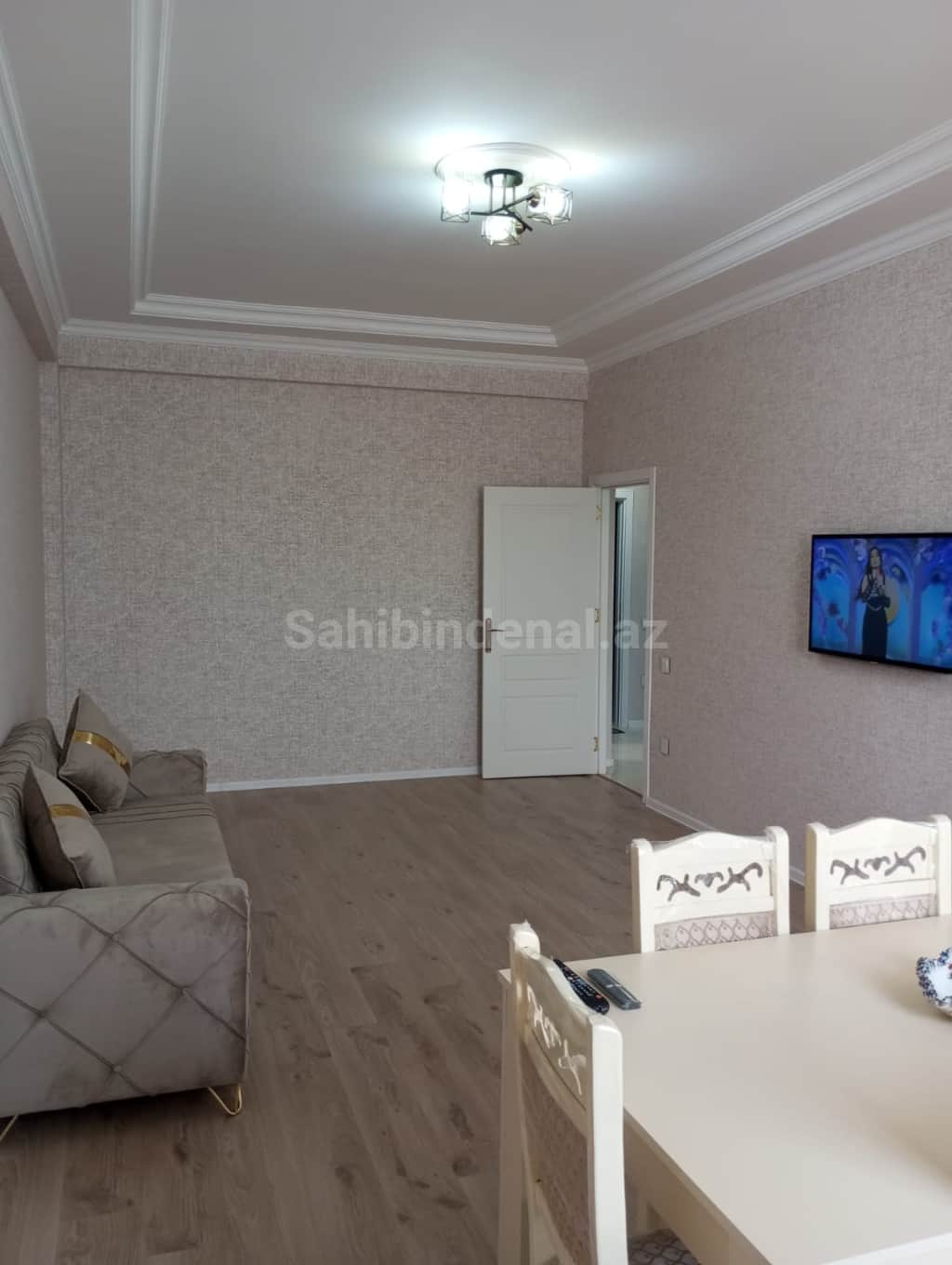 Saray 2. Yeni bina 2 otaq eşyalı 14/13. 90 kv Kiraye 500
