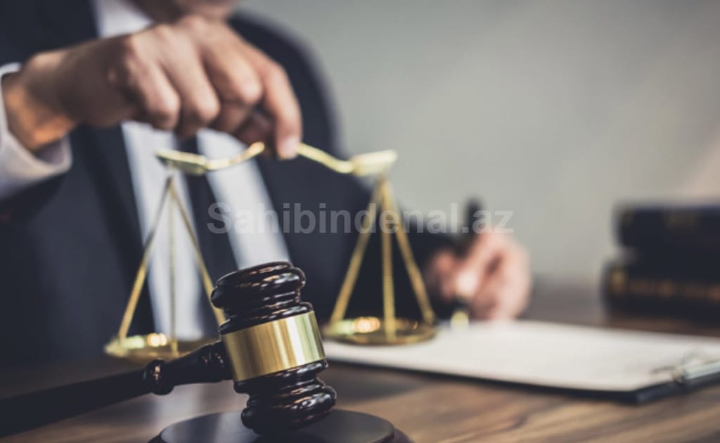Hüquqşünas tələb olunur